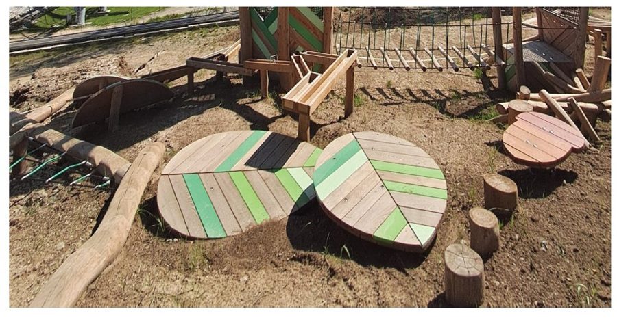 Balanční sestava z dřevěných listů